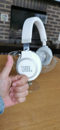 JBL LIVE 650BTNC Blanc (Image 1 sur 1)