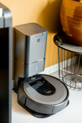 iRobot Roomba i7+ (Image 4 of 24)