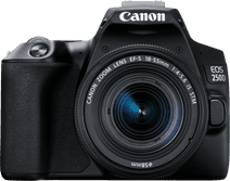 Canon EOS 250D + 18-55 f/4-5.6 IS STM Camera met een kantelbaar scherm