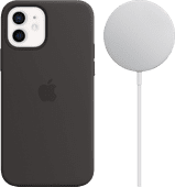 Apple iPhone 12 / 12 Pro Silicone Back Cover met MagSafe Zwart + MagSafe Draadloze Oplader Originele Apple iPhone 12 Pro hoesje