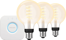 Philips Hue Filament White Ambiance Globe Lot de 3 + Bridge Kit de démarrage pour ampoules connectées