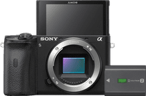 Sony Alpha A6600 + 18-135mm f/3.5-5.6 OSS + Accu Camera met wifi