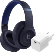 Beats Studio Pro Bleu + BlueBuilt Power Delivery Chargeur avec Port USB-C 20 W Blanc Casque audio pour le bureau