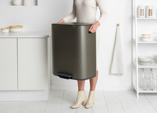 Brabantia Bo Poubelle à Pédale 60 Litres Platine