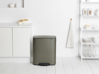 Brabantia Bo Poubelle à Pédale 60 Litres Platine