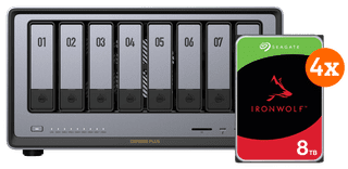 UGREEN NASync DXP8800 Plus + Seagate IronWolf 4TB 8-pack