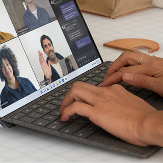 Microsoft Surface Pro 13 Pouces Type Cover avec Slim Pen Dune AZERTY