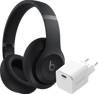 Beats Studio Pro Black + BlueBuilt Power Delivery Charger with USB-C Port 20W White