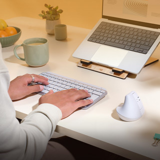 Logitech Lift pour Mac Souris Ergonomique Verticale Blanc
