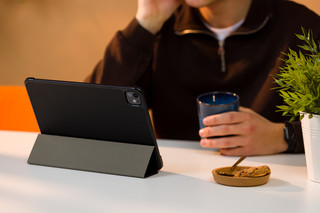 BlueBuilt iPad Pro (2025/2024) 11 Pouces Tri-Fold Case Noir