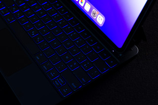 BlueBuilt Apple iPad Pro (2024) 13 inch Toetsenbord Hoes AZERTY Zwart