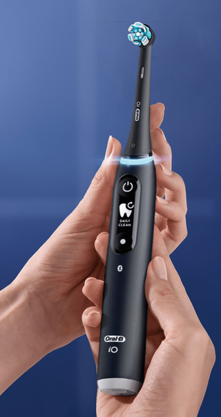 Oral-B iO 6N Black + Extra iO Gentle Care Brush Attachment