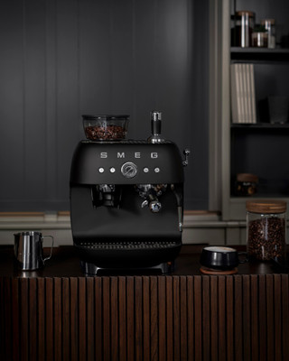 SMEG EGF03BLMEU Mat Zwart