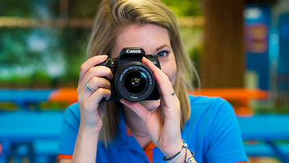 Expert review of the Canon EOS 4000D - Coolblue - anything for a smile