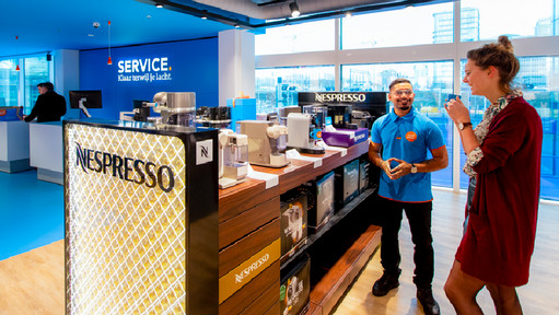 Nespresso koffieproeverij in de winkel