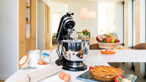 How do you choose a KitchenAid stand mixer?