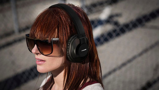 Wat is het verschil tussen een open en gesloten koptelefoon?