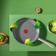 Tefal Renew+ Keramische koekenpannenset 24 + 28 cm + Hapjespan 24 cm product in gebruik