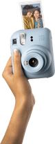 Fujifilm Instax Mini 12 Pastel Blue product in gebruik