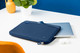 BlueBuilt Laptophoes breedte 41 cm 17 inch M Blauw product in gebruik