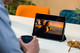 BlueBuilt Apple iPad (2025/2022) Tri-Fold Book Case Noir produit à l'usage