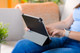 BlueBuilt Apple iPad (2025/2022) Tri-Fold Book Case Noir produit à l'usage