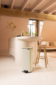 Brabantia Bo Pedal Bin 30 Liter Soft Beige product in gebruik